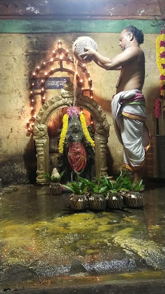 thirukoteshwar-temple-theipirai-astami-poojai